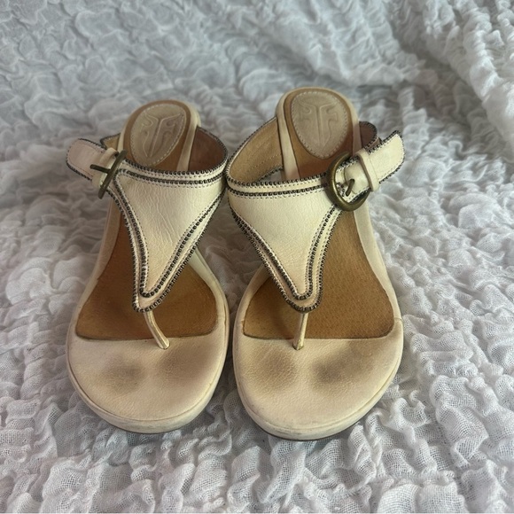 Frye Brooke Thong Sandals Cream Size 6.5 - Picture 1 of 9